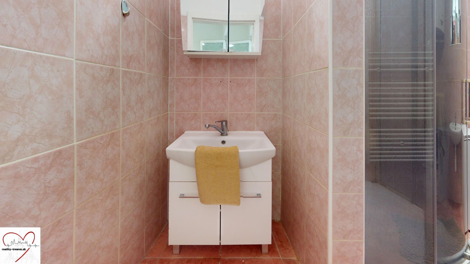 Zeleny-Kricek-3i-Byt-Bathroom 1.jpg